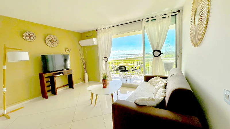 Tropical Dreams – Orient Bay